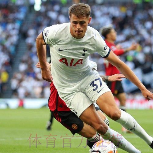 记者：皇马关注范德文 但热刺不准备在冬窗出售
